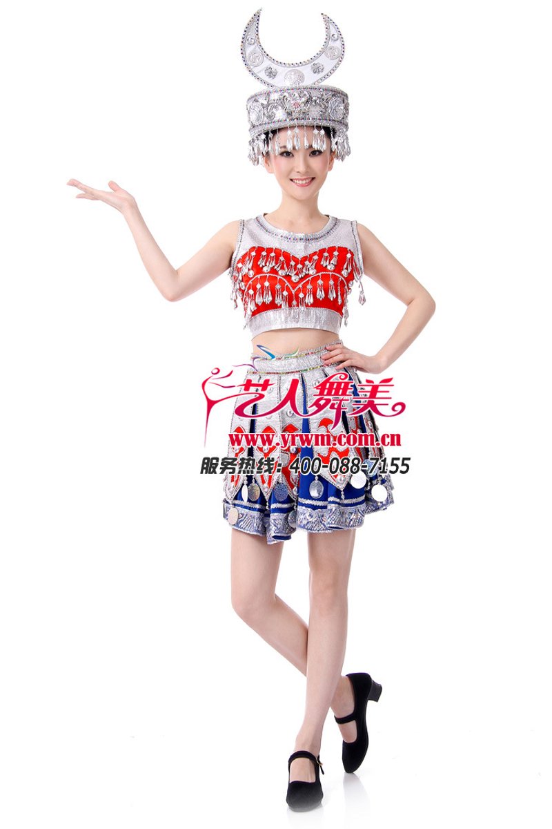 在众多的舞蹈服饰中，女生舞蹈服以其独特的魅力吸引着无数目光。今天，我们通过一些女生舞蹈服的图片来感受这份美丽与灵动。